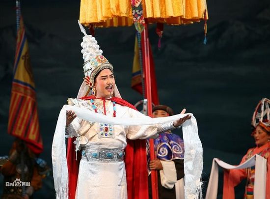 ཟློས་གར་འཁྲབ་སྟོན་པ་དཔལ་ལྡན་དབང་ཕྱུག་ལ་ཀྲུང་གོའི་ཟློས་གར་དཔྱིད་མེ་བྱ་དགའ་ཐོབ་པ།