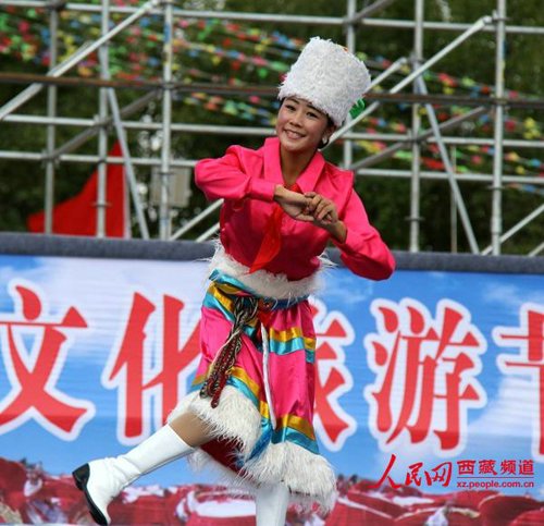 གཞིས་ཀ་རྩེའི་རྫོང་སོ་སོས་རིག་རྩལ་འཁྲབ་སྟོན་སྤེལ་ནས་རིག་གནས་དུས་ཆེན་ལ་སྤྲོ་དགའི་དཔལ་བསྩལ་བ།