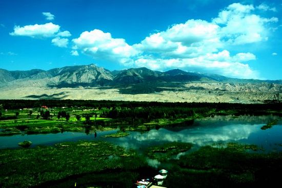 ཁྲི་ཀ་རྫོང་རྒྱལ་ཁབ་ཀྱི་སྐྱེ་ཁམས་དཔལ་ཡོན་དཔེ་སྟོན་ལས་གྲྭའི་ཚོད་ལྟ་རྫོང་དུ་བདེ་བླག་ངང་རེ་ཞུ་བྱས་པ།