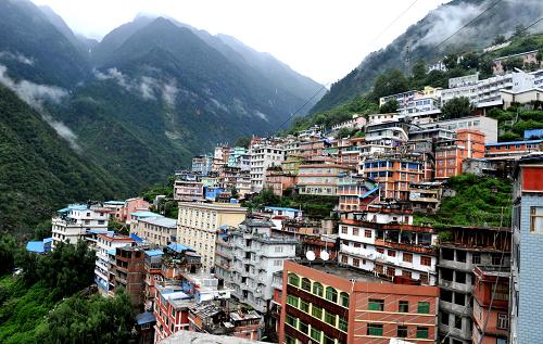 འགྲམ་གྲུ་ཁར་རྒྱལ་ཁབ་ཕྱི་ནང་དུ་སྐྱོད་པའི་དུས་རྩེར་སོན་པ།