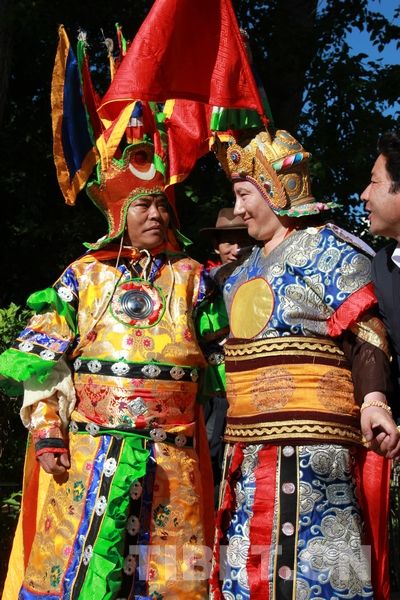 བྱུང་བརྗོད་སྙན་ངག《གེ་སར་སྒྲུང》སྟེ་ངག་ཐོག་སྒྱུ་རྩལ་གྱི་མ་དཔེ།