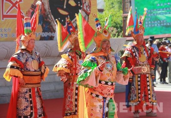 བྱུང་བརྗོད་སྙན་ངག《གེ་སར་སྒྲུང》སྟེ་ངག་ཐོག་སྒྱུ་རྩལ་གྱི་མ་དཔེ།