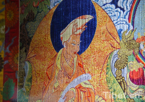 བོད་ལྗོངས་སུ《བསྐལ་བཟང་མཛེས་རྒྱན》དར་གོས་ཆེད་སྒྲིག་འགྲེམ་སྟོན་སྤེལ་བ།