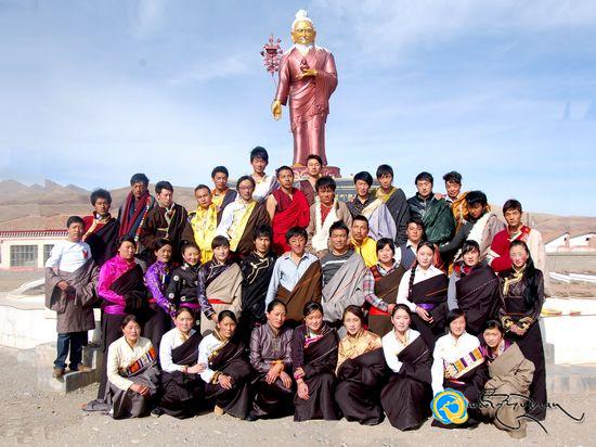 གངས་ལྗོངས་དར་རྒྱས་ཀུན་ཕན་སྨན་རྩིས་སློབ་གླིང་གི་མཐར་ཕྱིན་དཔྱད་རྩོམ་བགྲོ་གླེང་།