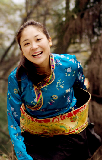 ཧོར་གཙང་ལྷ་ལུང་མཚོའི་གླུ་གཞས་ཆེད་སྒྲིག་ཐོག་མ《གསེར་གྱི་མེ་ཏོག》ཅེས་པ་འགྲེམ་སྤེལ་བྱས།