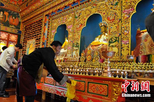 ཡུན་ནན་དུ་སྨན་ལྷའི་བློས་བསླངས་དཀྱིལ་འཁོར་ལ་རབ་གནས་བྱེད་པའི་ཆོ་ག་སྤེལ་བ།