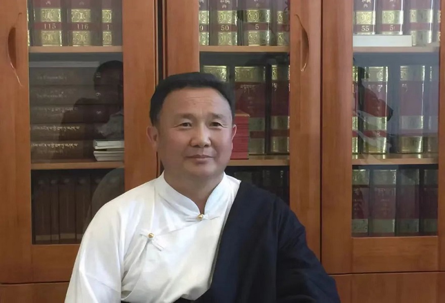 ཨ་ཀྱཱ་ཡོངས་འཛིན་དང་རྐ་ཕུག་པཎྚི་ཏ་གཉིས་མཁས་པ་གཅིག་ཡིན་ནམ།